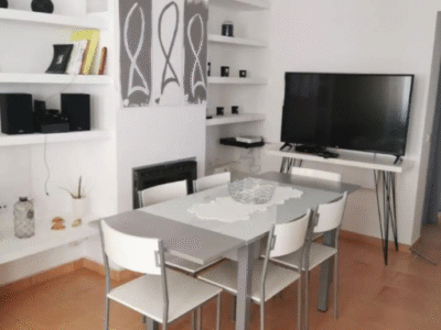 A vendre lits, tables, canapé..