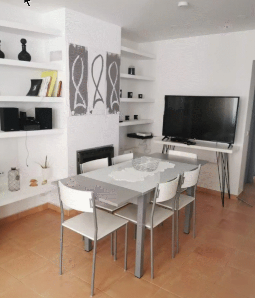 A vendre lits, tables, canapé..