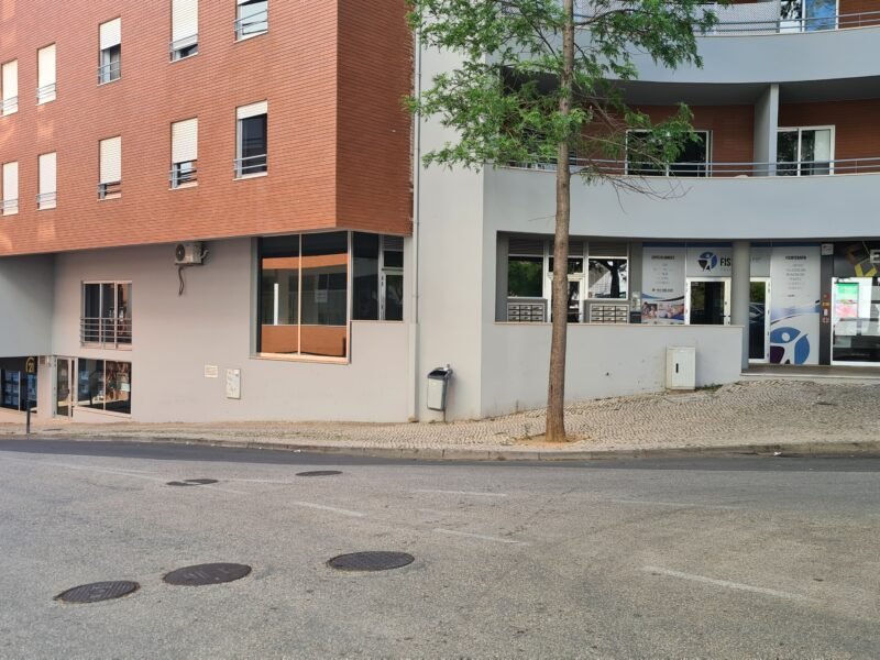 Local commercial à louer - 44m2 à 500m de Praia da Rocha - Portimão