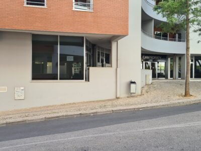 Local commercial à louer - 44m2 à 500m de Praia da Rocha - Portimão