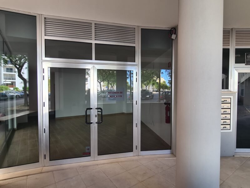 Local commercial à louer - 44m2 à 500m de Praia da Rocha - Portimão