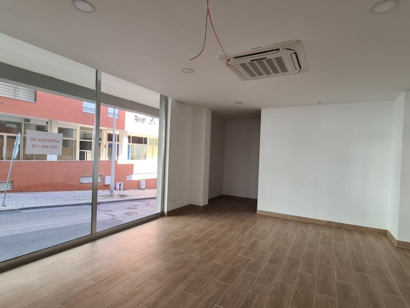 Local commercial à louer - 44m2 à 500m de Praia da Rocha - Portimão