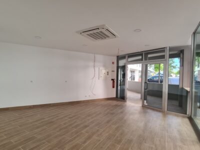 Local commercial à louer - 44m2 à 500m de Praia da Rocha - Portimão